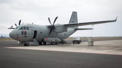 Cerklje ob Krki, Vojasnica Jerneja Molana.Obisk predsednice republike Natase Pirc Musar v Vojasnici Jerneja Molana v Cerkljah ob Krki, kjer se je seznanila s porocilom o stanju pripravljenosti Slovenske vojske za leto 2024 in z drugimi zadevami, pomembnimi za obrambo drzave.Transportno letalo Alenia C-27J Spartan.