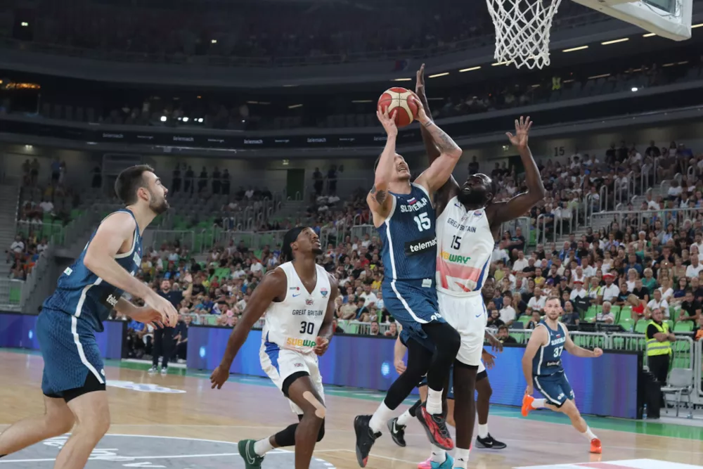 Slovenci brez težav ugnali skromno Veliko Britanijo, čaka jih še vroča Srbija