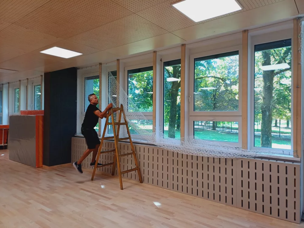 Nazaj v šolske klopi brez prostorske stiske