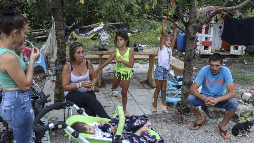 Z novimi romskimi centri do večje vključenosti