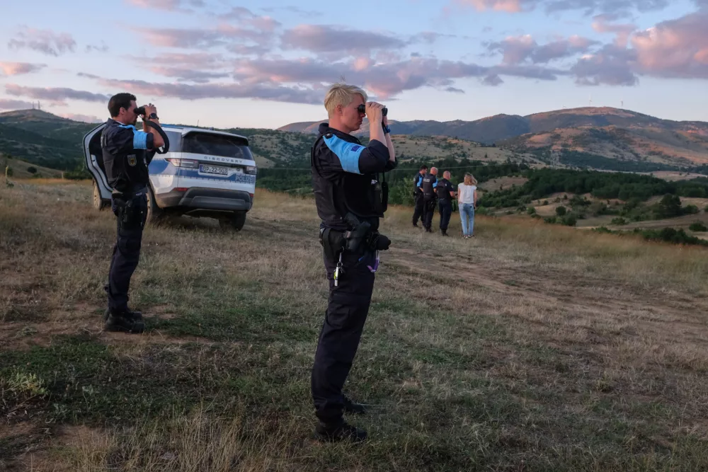 - meana nemko  albanska policijska patrulja- 24. 07.2019  Republika Albanija 2019  migracije - Evropska agencija za mejno in obalno strao (Frontex) - prva misija Frontex zunaj Evropske unije (EU) na kopenski meji med Albanijo in Grčijo -  //FOTO: Luka Cjuha.