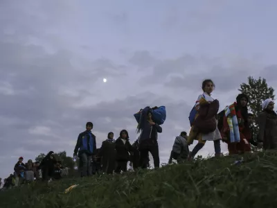 ﻿- 23.10.2015 - Slovenija - slovensko-hrvaška meja - Rigonce- Begunci 2015 - migracije po zahodni balkanski poti - migracijskapot beguncev iz Sirije, Afganistana in Iraka čez Balkan proti zahodniEvropi - evropska begunska kriza - migranti -///FOTO: Jaka Gasar