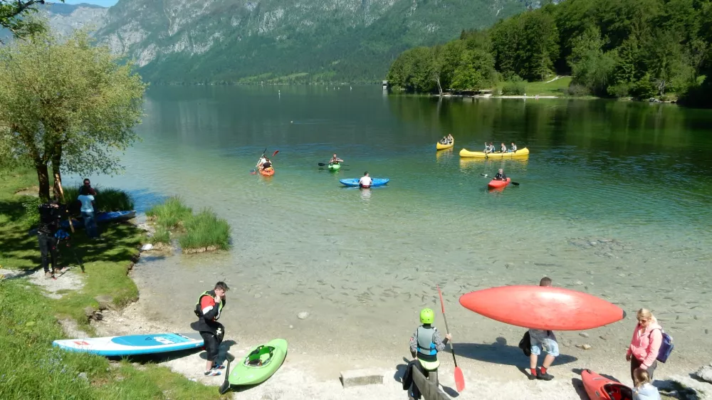 ﻿Majski protest proti bohinjskemu plovbnemu režimu, Bohinj, Bohinjsko jezero