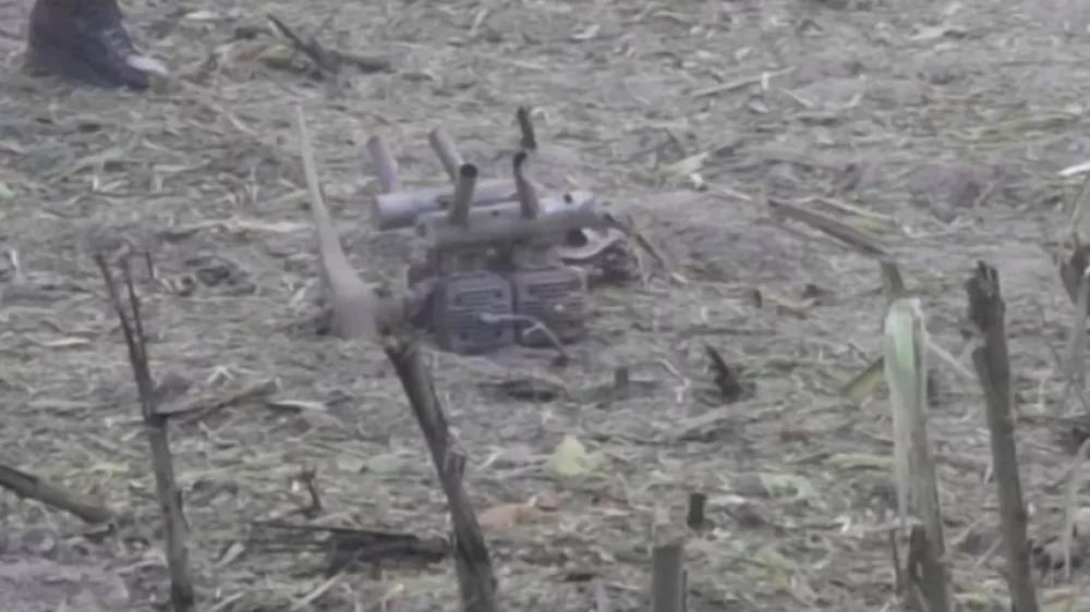 Posnetek padlega drona na Poljskem, predvidoma naj bi šlo za iranski tip Šahed, ki ga uporablja Rusija.