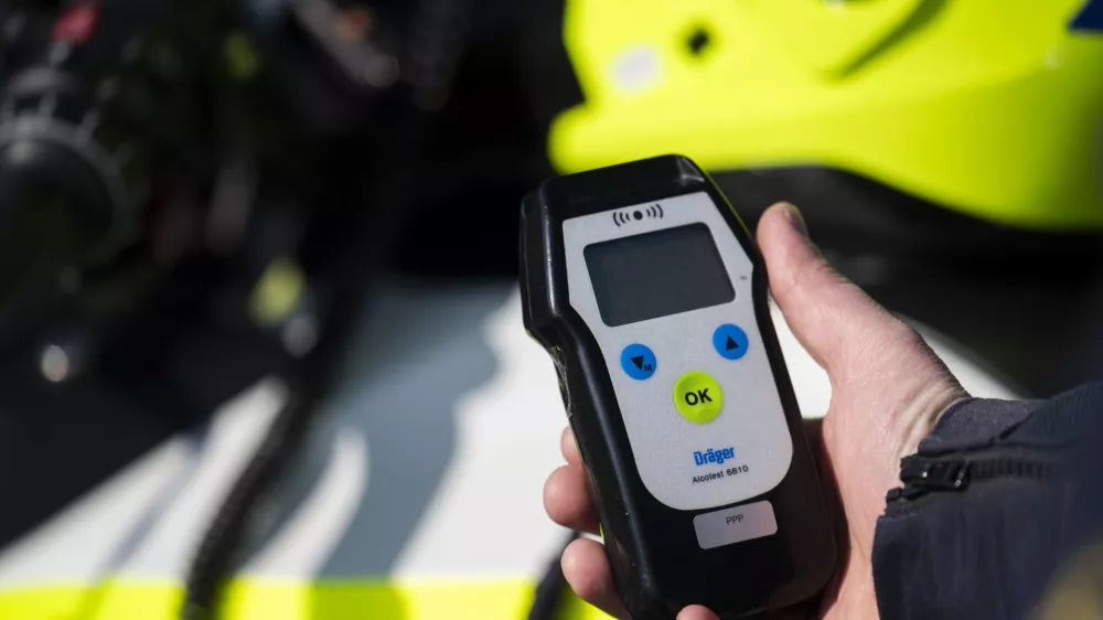 prometni nadzorpolicija - simbolična fotografijaprometna policijavarnost v prometupolicija na motorjihmotoristična policijaprehitri voznikiavtocestna policijaalkotestalkohol v prometu08.04.2025 Policijski nadzor, počivališče PovodjeFOTO: Nik Erik Neubauer