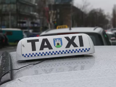 09.02.2021., Zagreb - Novoosnovani Nezavisni sindikat vozaca taksija odrzao prosvjed upozorenja, ispred sjedista Bolta u Radnickoj cesti.rPhoto: Matija Habljak/PIXSELL