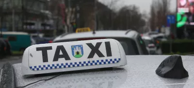 09.02.2021., Zagreb - Novoosnovani Nezavisni sindikat vozaca taksija odrzao prosvjed upozorenja, ispred sjedista Bolta u Radnickoj cesti.rPhoto: Matija Habljak/PIXSELL