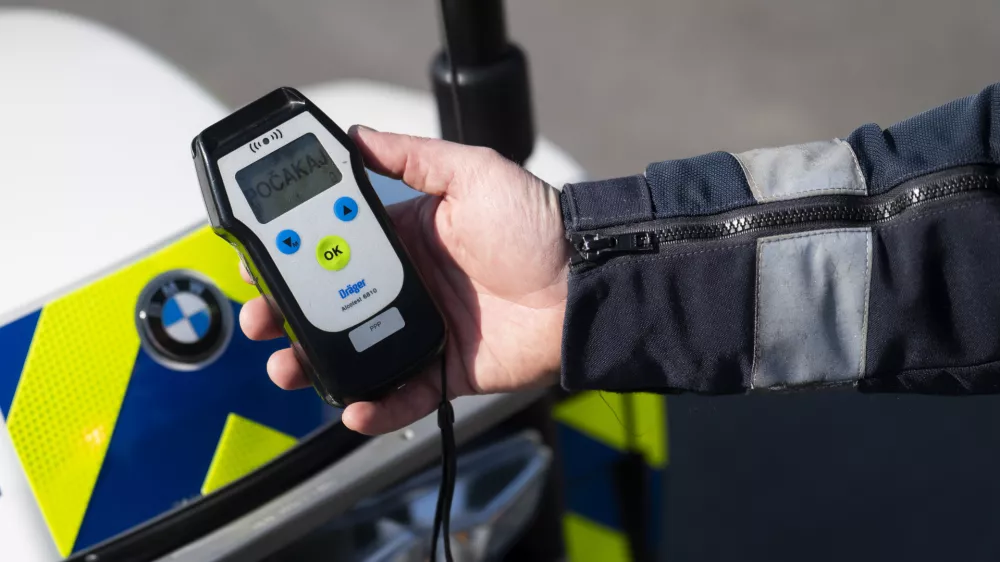 prometni nadzorpolicija - simbolična fotografijaprometna policijavarnost v prometupolicija na motorjihmotoristična policijaprehitri voznikiavtocestna policijaalkotestalkohol v prometu08.04.2025 Policijski nadzor, počivališče PovodjeFOTO: Nik Erik Neubauer