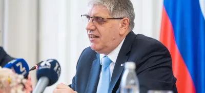 Nova Gorica, Mestna obcina.Minister za notranje zadeve Bostjan Poklukar je gostil tristransko srecanje z ministrom za notranje zadeve Italije Matteom Piantedosijem in ministrom za notranje zadeve Hrvaske Davorjem Bozinovicem.Minister za notranje zadeve Bostjan Poklukar.