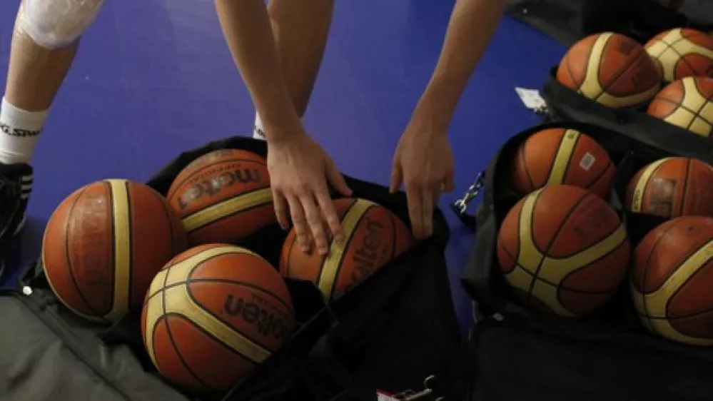 ﻿- ilustrativna fotografija - košarka - žoga- Košarkarska zveza Slovenije - košarkarska reprezentanca mlajši člani U20, priprave na evropsko prvenstvo do 20 let v Sloveniji, trening//FOTO: Jaka Gasar