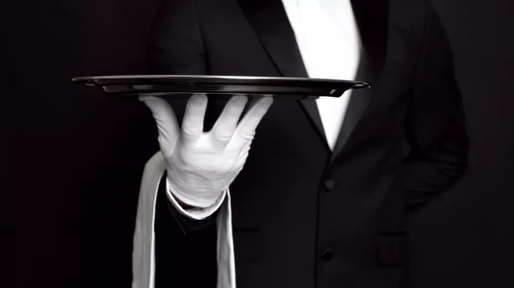  Turizem in gostinstvo – Sezonskost dela, nizke plače in težki delovni pogoji po pandemiji zmanjšujejo interes za delo v tem sektorju.