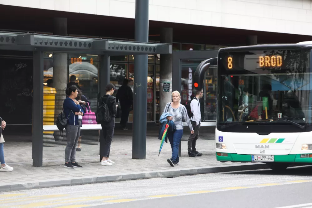 mestni avtobus LPP - 06.06.2023 – avtobusno postajališče LPP Bavarski dvor -  //FOTO: Bojan Velikonja