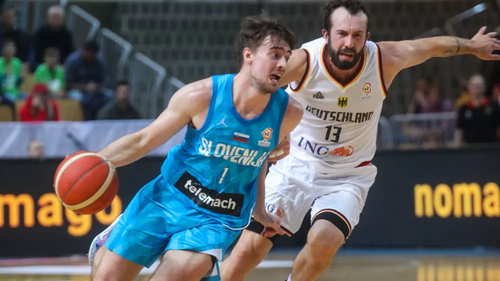 Koper, 14.11.2022Arena Bonifika, Koarka, Kvalifikacije za SP, Slovenija - Nemčija, Urban Klavžar