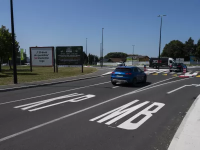 Številne voznike razburja ureditev turbokrožišča pri Supernovi na Rudniku