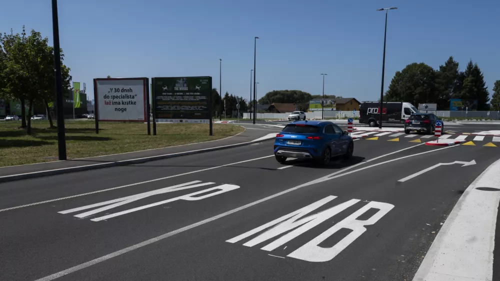 Številne voznike razburja ureditev turbokrožišča pri Supernovi na Rudniku