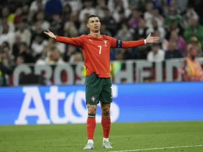 Cristiano Ronaldo je z 938 goli v članski konkurenci (800 v klubih, 138 za reprezentanco) najboljši strelec vseh časov, med drugim pa tudi edini nogometaš, ki je vsaj en gol dosegel na petih različnih svetovnih prvenstvih. Prihodnje leto bi ga lahko še na šestem. 