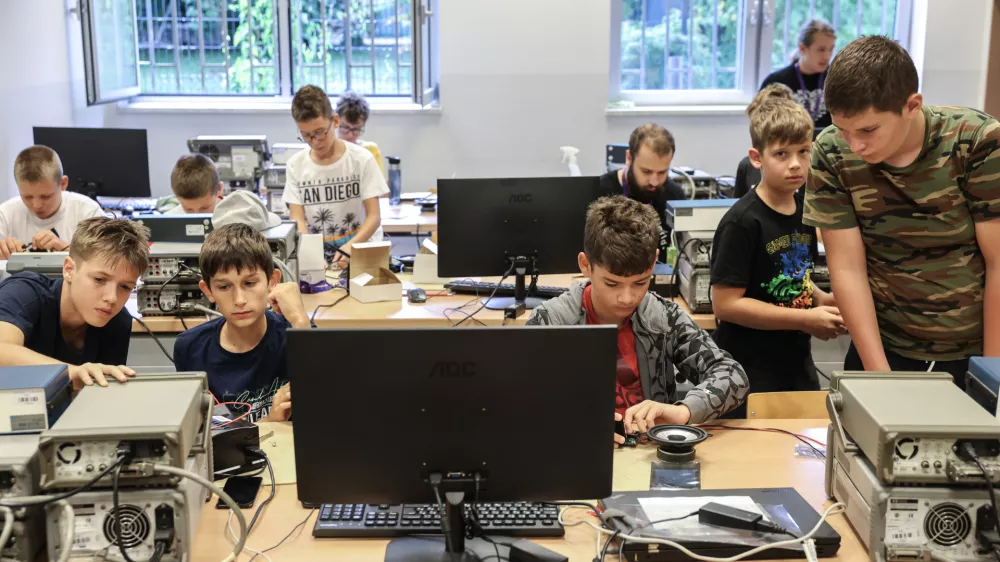 Svet sodobnih tehnologij in elektrotehnike