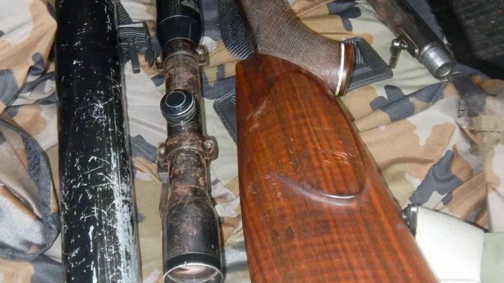 Lovska puška z dušilcem