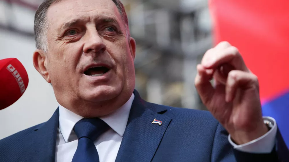 FILE PHOTO: President of Republika Srpska (Serb Republic) Milorad Dodik addresses his supporters reacting to court decision on charges that he defied rulings by an international peace envoy, in Banja Luka, Bosnia and Herzegovina, February 25, 2025. REUTERS/Amel Emric/File Photo