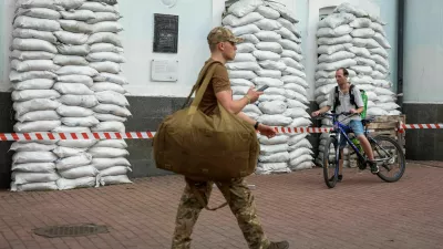 A Ukrainian serviceman walks, amid Russia's attack on Ukraine, in Kyiv, Ukraine, August 21, 2025. REUTERS/Alina Smutko