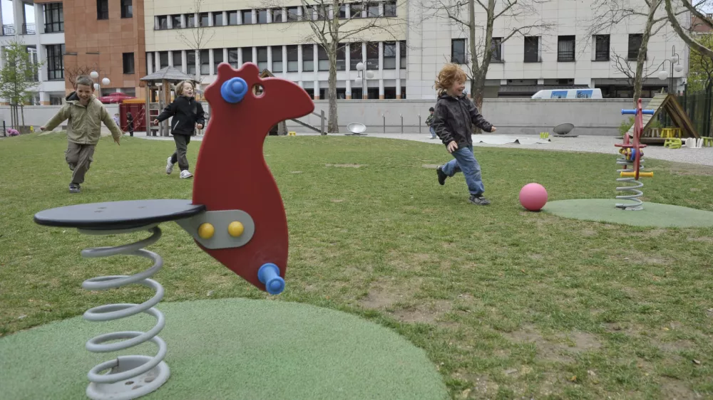 Otroška igrala, otroci, igra, Vrtec Ledina v Ljubljani //FOTO: Tomaž Zajelšnik