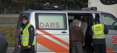 ﻿- nadzorniki DARS - 5.12.2013 - Avtocestno počivališče Voklo - gorenjska avtocesta - preusmeritev prometa skozi počivališče - kontrola cestnega prometa v kateri so sodelovali policisti, cariniki in cestninski nadzorniki DARS //FOTO: Luka Cjuha