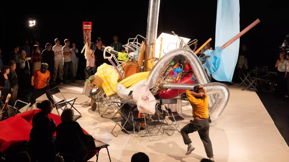 Je radost II, režija Aljoša Lovrić Krapež, Mladi levi, 2025