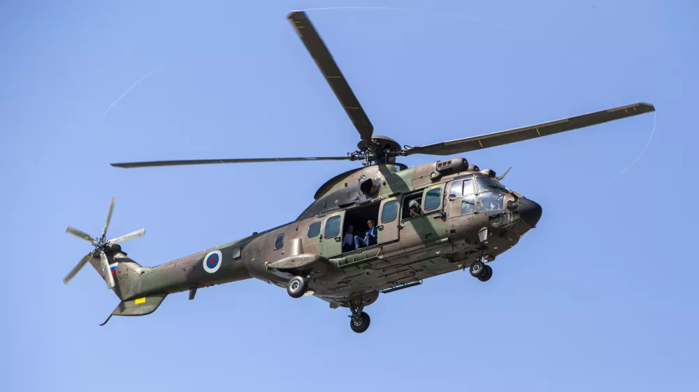 ﻿- Slovenska vojska (SV) - helikopter Evrocopter AS532 Cougar - 12.06.2019 – Fraport Slovenija / Letališče Brnik - Letalska akademija Fraport - vaja kriznega odzivanja v primeru letalske nesreče Zlomljeno krilo 2019. //FOTO: Matjaž Rušt