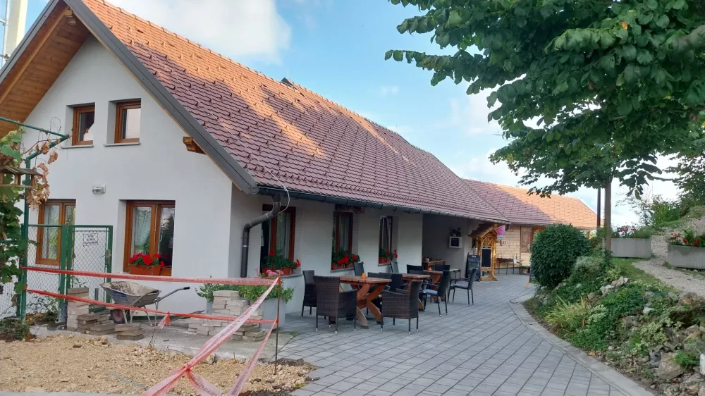 Koče v okolici Ljubljane: V objemu grajskih legend in domačih okusov