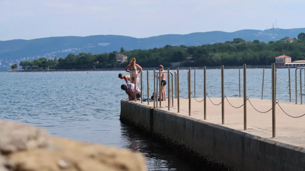 Poletje, morje, plaža, Ankaran, kopalci