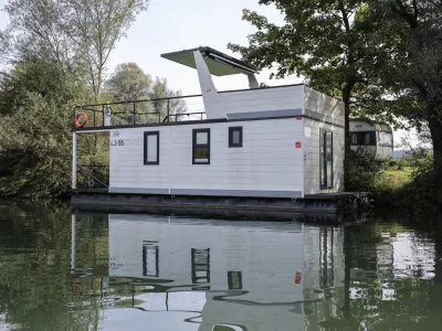 - 20.08.2025 - ogled plavajočih hišk na Ljubljanici//FOTO: Jaka Gasar