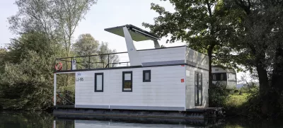 - 20.08.2025 - ogled plavajočih hišk na Ljubljanici//FOTO: Jaka Gasar