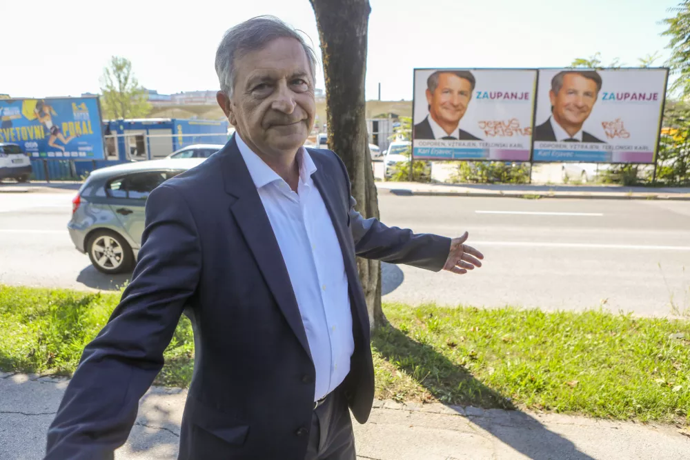 25.08.2025 - Karel Erjavec - ZAUPANJE - stranka - volilni plakat - jumbo plakat izjava za medije predsednika stranke Zaupanje Karla Erjavca ob zagonu plakatne kampanje, na kateri bo predstavil pomen gesla, ključne vrednote in nadaljnje korake strankeFoto: Luka Cjuha