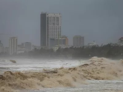 Waves approach Cua Lo beach, while Typhoon Kajiki approaches Nghe An province, Vietnam, August 25, 2025. REUTERS/Minh Nguyen
