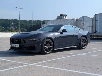 Ford mustang dark horse
