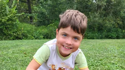 Matic po uspešnem genskem zdravljenju v ZDA spet doma