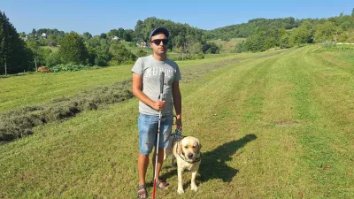 Navdih: Miha je slep, ne vidi, vendar mu je marsikaj kristalno jasno