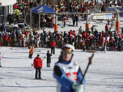 - Smuči&scaron;če RTC Žičnice Kranjska Gora - - varnost na smuči&scaron;čih - policijski nadzor alkoholizirinasti nad smučarji in varnostni nadzor nadzornikov smuči&scaron;č,//FOTO: Luka CjuhaOPOMBA: ZA OBJAVO V PRILOGI &ndash; DNEVNIKOV OBJEKTIV - REPORTAŽA