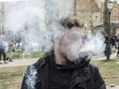 - simbolična fotografija: joint – konoplja – marihuana –  - 20.04.2023 – Kongresni trg - tradicionalni Marihuana marš 2023 v organizaciji Študentske organizacije Univerze v Ljubljani - //FOTO: Jaka Gasar