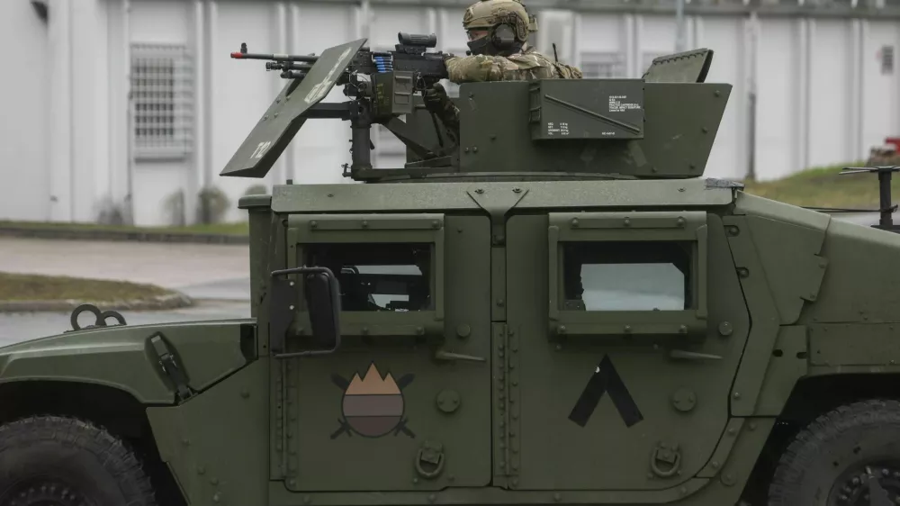 - simbolična fotografija – vojaki SV -- 31.03.2023 – Slovenska vojska (SV) - Vojašnica Ivana Cankarja Vrhnika - obisk predsednice republike v okviru katerega se je seznanila s stanjem pripravljenosti Slovenske vojske v letu 2022, //FOTO: Jaka Gasar