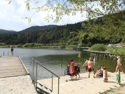 21.07.2025 Podpeško jezero - kopanje v naravnih vodah - naravne vode - Foto: Luka Cjuha