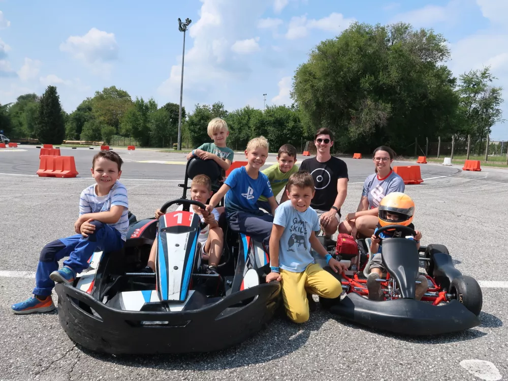 Karting je zaradi visokih hitrosti še posebe priljubljen. / Foto: Nataša Bucik Ozebek