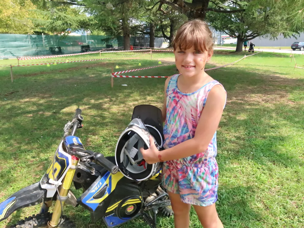 Mila Salčnik: Ko bom sošolkam ob začetku šolskega leta povedala, da sem vozila kros in gokart, bodo rekle, če sem zmešana. / Foto: Nataša Bucik Ozebek