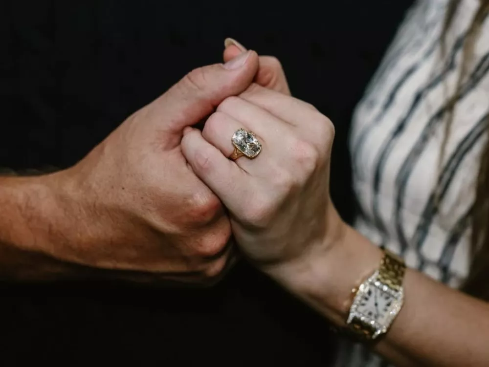 Zaročni prstan z diamantom je oblikoval Kindred Lubeck iz draguljarne Artifex Fine Jewellery. Foto: IG/taylorswift