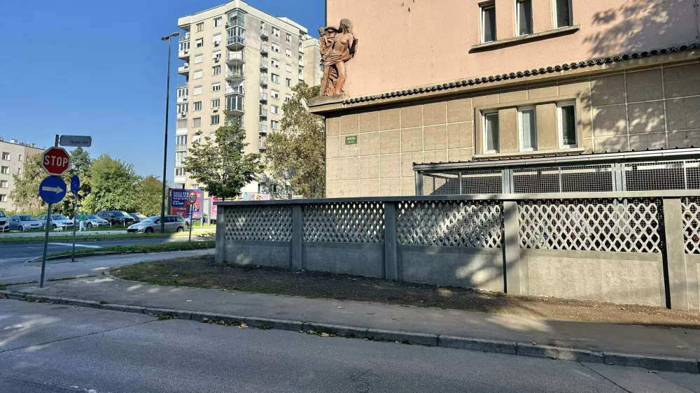 Prenova zaščitenega zidu Galetovega bloka razburila nekatere stanovalce