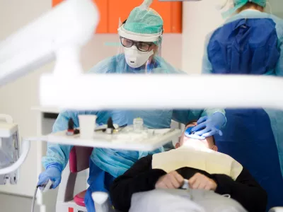 ﻿Ljubljana, Stomatoloska klinika.Delo v zobozdravstveni ambulanti v casu epidemije novega koronavirusa.