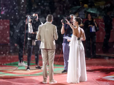 21.08.2025., Sarajevo, Bosna i Hercegovina - Jaka kisa i nevrijeme nisu uspjeli zaustaviti brojne zvijezde u setnji drugim crvenim tepihom sedmog dana 31. Sarajevo Film Festivala. Photo: Armin Durgut/PIXSELL / Foto: Armin Durgut/pixsell