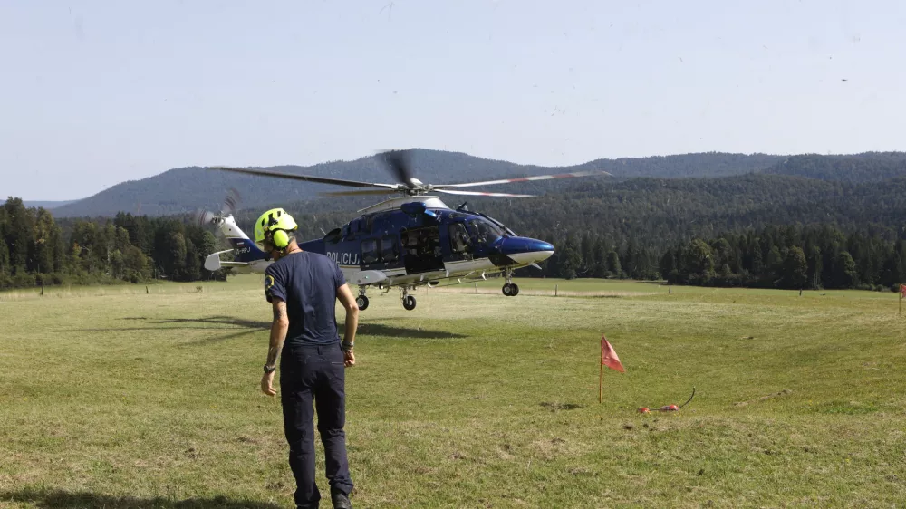28.8.2025 - Policija - Policijski helikopter -  policijski kamp za srednje&scaron;olceFoto: Luka Cjuha