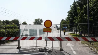  - Zapora Goriške ceste, - 11.08.2025. - Gradbišče novega Atletskega centra Ljubljana obsega gradnjo glavnega atletskega stadiona z atletsko dvorano in skupnimi prostori, pomožnega stadiona s kletno etažo s parkirnimi površinami ter dvorane za mete. Izvajalec del Makro 5 d.o.o.//Foto Bojan Velikonja