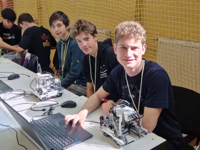 Ekipa med delom / Foto: Osebni Arhiv